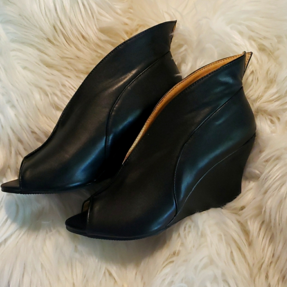 Open toe booties size 38 (us7)